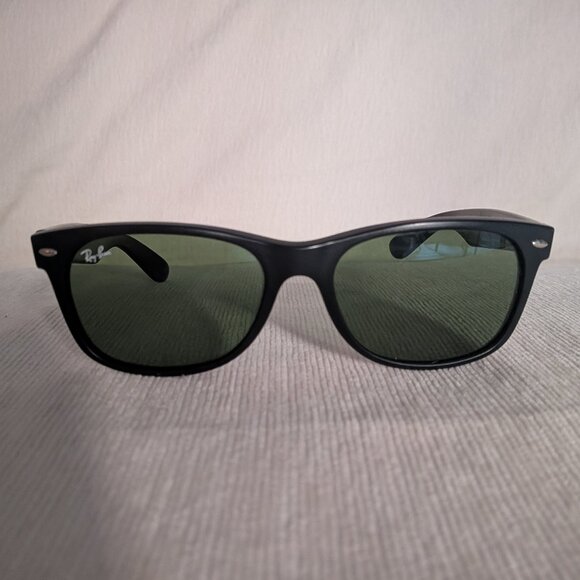 Ray-Ban Wayfarer Sunglasses in Hunter Green with Case - Picture 4 of 10